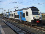 Ähnlich wie der Flirt 429 028 trägt auch der ODEG 4746 303 die Bezeichnung  Stralsund .Am 19.September 2020 stand 303 in Bergen/Rügen.