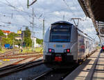 Der vierteilige Elektrotriebzug vom Typ Siemens Desiro MainLine (Desiro ML „CityJet“) 4746 803 / 4746 303 „Hansestadt  Strahlsund“ (A-ODEG 94 81 4746 303-8 / A-ODEG 94 81 4746 803-7) der ODEG - Ostdeutsche Eisenbahn GmbH verlässt am 14.05.2022 als RE 9 nach Sassnitz den Hbf Rostock. Der Triebzug wurde 2019 von der Siemens Mobility GmbH in Krefeld als dreiteiliger ET gebaut, da die sieben Fahrzeuge der ODEG aus der laufenden Produktion für die ÖBB stammen, und später um je eine 4. Wageneinheit verlängert. 

Der Elektrotriebzug Desiro MainLine (Desiro ML) ist ein aus Einzelwagen modular aufgebauter Triebzug aus dem Hause Siemens. Die Fahrzeuge ähneln der deutschen Baureihe 460. Der Fahrgastraum verfügt über eine gesteuerte LED-Beleuchtung, die sich den Tages- und Lichtverhältnissen anpasst. Die Frischluftzufuhr wird automatisch in jedem Wagen über eine Heizungs-, Klima- und Lüftungsanlage (HKL) mit CO²-Sensoren gemäß der Auslastung reguliert. Separate Mehrzweckbereiche ermöglichen die Mitnahme von 36 Fahrrädern im Zug. Es besteht ein barriere- bzw. rampenfreier Zugang zum Universal-WC. Alle Einstiege erhalten einen tiefliegenden Schiebetritt und am letzten Einstieg je eine Spaltüberbrückung.

Im Jahr 2019 entschloss sich die Ostdeutsche Eisenbahn GmbH zur Beschaffung von Neufahrzeugen im Hinblick auf einen möglichen Einsatz auf dem Teilnetz Ostseeküste-Ost der Verkehrsgesellschaft Mecklenburg-Vorpommern. Hierzu bestellte Alpha Trains bei Siemens Mobility sieben vierteilige Desiro-ML-Triebzüge, die an die ODEG verleast wurden. Gemäß Angaben der Österreichischen Bundesbahnen erfolgte im Jahr 2019 eine gemeinsame Bestellung, durch den Auftrag der ODEG spare die ÖBB bei ihrer Bestellung von 24 Triebzügen einen siebenstelligen Euro-Betrag. Damit die ODEG den Betrieb der Regionalexpresslinien ab 15. Dezember 2019 sicherstellen konnte, wurde im Gegenzug eine Vermietung von sechs ÖBB-Triebwagen der Baureihe 4746 an die ODEG für vier Monate vereinbart. Dies betraf die Triebzüge 4746 051 bis 056.

Der erste Triebzug durchlief im Dezember 2019 die Inbetriebsetzungsphase. Der erste Triebwagen der ODEG wurde Ende Januar 2020 abgenommen und ging kurz danach in den Fahrgasteinsatz. Da die Fahrzeuge aus der laufenden Produktion für die ÖBB stammen, wurden sie zunächst dreiteilig ausgeliefert, die Verlängerung auf vier Wagen wurde 2021/2022 durchgeführt. Die Triebzüge haben wie alle Fahrzeuge der Baureihe 4746 eine Ausstattung für den Betrieb unter 25 kV, 50 Hz ~ und 15 kV, 16,7 Hz ~ erhalten.

Die Ausstattung der Innenräume entspricht jenem der ÖBB-Einheiten. Die Sitze des Typs Borcad GENIO sind hierbei jedoch einfarbig in grau gehalten.

Die Reihen 4744 und 4746 der ÖBB - Österreichischen Bundesbahnen und der Raaberbahn sowie die Baureihe 4746 der ODEG - Ostdeutschen Eisenbahn sind elektrische Triebwagen, die seit Dezember 2015 vom Hersteller Siemens Mobility ausgeliefert werden. Sie wurden auch unter dem Namen ÖBB Cityjet bzw. Raaberbahn Ventus bekannt. Obwohl die Züge von unterschiedlichen Eisenbahnverkehrsunternehmen betrieben werden, sind sie innerhalb ihrer Reihe exakt baugleich. 

Die Reihe 4744 wurde für den Regionalverkehr und S-Bahn-Systeme außerhalb von Wien und die Reihe 4746 für den Betrieb bei der S-Bahn Wien entwickelt, letztere weist pro Seite zwei Türen mehr auf. Obwohl für den Einsatz in Deutschland bestimmt, gehören auch die von der ODEG geleasten Triebzüge der Baureihe 4746 an und sind in Österreich registriert.

TECHNISCHE DATEN:
Spurweite:1.435 mm
Achsfolge: Bo‘Bo‘+2‘2‘+2‘2‘+Bo‘Bo‘
Länge (über Kupplung): 101.428 mm
Drehzapfenabstand: 16.240 mm
Achsabstand im Drehgestell: 2.300 mm
Antriebsleistung: 2.600 kW 
Höchstgeschwindigkeit: 160 km/h 
Eigengewicht: 184 t
Anfahrbeschleunigung1,0 m/s² (0.77 m/s² im Batterie-Modus)
Stromsystem: 15 kV 16,7 Hz AC / 25 kV, 50 Hz AC
Fußbodenhöhe: 600 mm
Fahrgastkapazität: 324 Sitzplätze, 335 Stehplätze, 36 Fahrradstellplätze 
Max. Achslast: kleiner 17 t