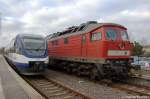 VT 0006 der OLA und 232 553-8 DB Schenker Rail Deutschland AG stehen zusammen im Brandenburger Hbf. 10.12.2011