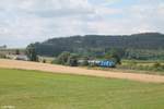 Zwei  Vogtland Zwerge  oder auch  Schlümpfe  ziehen einen Kesselzug bei Lengenfeld in Richtung Weiden in der Oberpfalz zum Tanklager Hauer.