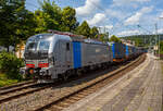 Die fast fabrikneue an die ecco-rail GmbH vermietete SIEMENS Vectron MS 6193 169 (91 80 6193 169-0 D-Rpool) der Railpool GmbH (München) fährt am 18 Juli 2024 mit einem KLV-Zug / LKW Walter Ganzhzug (Taschenwagen beladen mit Sattelauflieger der LKW Walter) durch den Bahnhof Kirchen (Sieg) in Richtung Köln.

Die Multisystemlokomotive Siemens Vectron MS wurde 2024 von Siemens Mobilitiy in München-Allach unter der Fabriknummer 23469 gebaut und im Mai 2024 ausgeliefert.

Diese Vectron Lokomotive ist als MS – Lokomotive (Mehrsystemlok) mit 6.400 kW Leistung und 160 km/h Höchstgeschwindigkeit konzipiert. Hier in der Variante Vectron MS A 22 hat sie die Zulassungen für Deutschland, Österreich, Schweiz, Italien und die Niederlande (D/A/CH/I/NL).Die SIEMENS Vectron MS der Version A 22 besitzt die Zugsicherungssysteme ETCS BaseLine 3, sowie
für Deutschland (PZB90 / LZB80 (CIR-ELKE I)), 
für Österreich (ETCS Level 1 mit Euroloop, ETCS Level 2, PZB90 / LZB80),
für die Schweiz (ETCS Level 2, ZUB262ct, INTEGRA)
für Italien (SCMT)
und für die Niederlande (ETCS Level 1, ETCS Level 2, ATB-EGvV)

Der Lokmieter, die ecco-rail GmbH ist ein österreichisches Eisenbahnverkehrsunternehmen mit Sitz in Wien und wurde 2011 gegründet. Das Unternehmen befördert Güterzüge in Europa, hauptsächlich jedoch in Österreich und Deutschland. Das Unternehmen setzt moderne Elektrolokomotiven ein, welche von Lokomotivvermietern angemietet werden. Im Bestand sind unter anderem Lokomotiven der Baureihen 185 bzw. 187 (angemietet von Railpool), 189 (angemietet von Beacon Rail Capital Europe, ex MRCE) und 193 (angemietet von Railpool sowie ELL Austria), sowie zwei Lokomotiven vom Typ Stadler Eurodual (BR 2159) und zwei vom Typ Euro 9000 (BR 2019). Die Stadler Lokomotiven werden von European Loc Pool angemietet.
