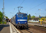   Die beiden 151er  RBH 274 (151 127-8) und RBH 272 (151 081-7) fahrren am 20.04.2018 mit einem Kohlezug durch den Bahnhof Bonn-Beul in Richtung Süden.