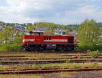 Westerwaldbahn (WEBA) Lok 5 (DH 1004) rangiert am 06.05.2013 in Scheuerfeld/Sieg.