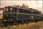 DP 51 / 142 157-7 'Orient Express' stand mit weiteren Loks und Güterwagen auf einem Abstellgleis am Historischen Lokschuppen am 25.08.2018 in Wittenberge