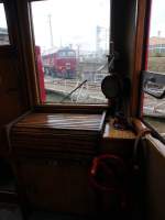 Der F�hrerstand Tschechischen Tatra Schienenbus M 131.1280 im Bw Dresden Altstadt am 17.04.2015.