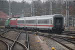 DB-Wagen/536325/kurswagen-fuer-ic-2213binz-stuttgartim-rostocker-hbf20012017 Kurswagen fr IC 2213(Binz-Stuttgart)im Rostocker Hbf.20.01.2017 