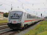 DB-Wagen/859577/ic-2263binz-hamburgbei-der-einfahrt-im-rostocker IC 2263(Binz-Hamburg)bei der Einfahrt im Rostocker Hbf.23.08.2024