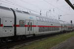 DB-Wagen/867340/ic-2-doppelstock-wagen-am-10112024-im IC 2 Doppelstock-Wagen am 10.11.2024 im Rostocker Hbf.