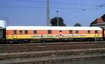 Packwagen vom Apfelpfeil-Zug in Nördlingen am 03.09.1982.