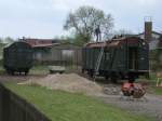Auf der ehmaligen Ladestrae in Lauterbach stehen diese beiden Bauzugwagen die noch zum Teil rekonstruiert werden.Aufnahme am 12.Mai 2013.