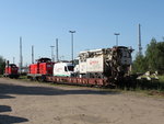 Güterwagen mit Veolia LKW abgestellt im Rostocker Hbf.05.06.2016