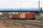 Guterwagen/870695/3-containertragwagen-die-seit-einigen-tagen 3 Containertragwagen die seit einigen Tagen im Tostedter Bahnhof stehen und ein Ausweich-/Bahnsteiggleis blockieren. Datum 18.12.2024.