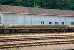   Beladener Schwellenwagen der Schweerbau abgestellt am 14.07.2018 im Bahnhof Au (Sieg).