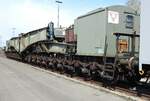 Leerer Tragschnabelwagen von Ampiron wartet auf den R�cktransport in V�hringen am 28.04.2016.