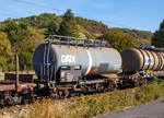 Zweiachsiger Kesselwagen 23 80 7460 619-1 D-GATXD der Gattung Zs (Ladegut laut Gafahrguttafel: Ethanol) am 29.09.2018 bei einer Zugdurchfahrt in Leutesdorf (Rhein).Herdorf.