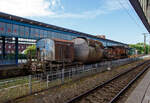 Der achtachsige Torpedowagen T 22 (86001) am 24 Juni 2025 beim Hauptbahnhof Oberhausen am Museumsbahnsteig/-gleis. Der Wagen wurde vermutlich auf der Henrichshütte in Hattingen (Ruhr) verwendet. Mit 8 Achsen (2x4) ist dieser Torpedowagen ein recht kleiner Wagen für ca. 100 t Roheisen.

Der Torpedowagen (auch Torpedopfannenwagen oder Roheisenmischerwagen genannt) ist ein Pfannenwagen, dessen Pfanne (der Roheisenmischer) eine an einen Torpedo erinnernde Form hat. Ein langgestreckter Behälter mit rundem Querschnitt zwischen zwei Drehgestellen. Die Wagen haben außer dem Behälter selbst keinen Rahmen zwischen den Drehgestellen, damit der Behälter möglichst groß dimensioniert werden kann.

Die heutigen Hochöfen besitzen eine untere Etage, durch die direkt die Eisenbahnzüge fahren können. Das Roheisen rinnt dabei während des Abstichs in die bereitgestellten Pfannenwagen, die die Form von Zigarren (sogenannte Torpedowagen) besitzen. In den Wagen wird das noch flüssige Roheisen zur Weiterverarbeitung zum Konverter ins Stahlwerk befördert.

Damit das über 1.400 °C heiße Roheisen beim Transport nicht zu sehr abkühlt und die Wagen nicht beschädigt werden, sind die Pfannen im Inneren doppelwandig mit Schamottesteinen ausgekleidet. Bei Fahrten außerhalb der Werksgelände werden zwischen die Pfannenwagen häufig leere Flachwagen als Abstandshalter in die Zugkomposition eingefügt, um eine zu hohe Flächenbelastung auf Brücken zu vermeiden. Auf den Werksgeländen werden Brücken möglichst vermieden bzw. sind ausreichend stark ausgelegt.

Ein typischer Torpedowagen fasst zwischen 160 und 320 Tonnen flüssigen Roheisens, ein Zug besteht aus vier bis sechs solcher Wagen. Torpedowagen lassen sich fest verschließen und können das Eisen wesentlich länger flüssig halten (bis zu 30 Stunden) als normale Pfannenwagen.
