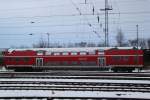 einsam und verlassen stand der DBuza am 18.01.2012 im Rostocker Hbf als Zuglaufschild hatter er Regional-Express Linie 5(Berlin Hbf)dran.