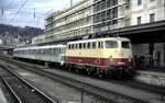110 504-8 mit Nahverkehrszug in Ulm am 25.01.1999.