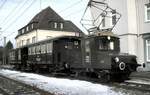 Lok EL  Lina  Baujahr 1902 von AEG Fabrik Nr.160 L�P 5,80m und Wagen Lias und davor Triebwagen T 1  Zeug Christe  in Trossingen Stadt zum Jubil�um 100 Jahre Trossinger Eisenbahn am 13.12.1998.