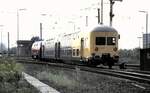 V 160 003 mit Doppelstockeinheit der Lübeck-Büchner Eisenbahn bei der Jubiläumsparade 150Jahre Deutsche Eisenbahn in Nürberg am 14.09.1985.