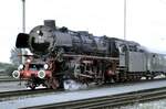 01 1066 mit Schnellzug der 60er Jahre (vier 26,4 m Wagen: Dm 60 (grün); BRym-51 (grün-rot); Am54 (blau); Bm-54 (grün);   Programm-Nummer 8.8 derJubiläumsparade 150 Jahre Deutsche