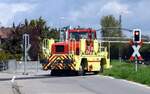 Zweiwege Rangiertraktor RR 2444 der Wieland Werke in V�hringen am 27.04.2016.