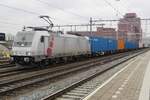 Akiem S�ldner f�r PKP Cargo International 186 371 treft am 3 Februari 2022 mit der CHengdu-Containerzug in Amersfoort ein.