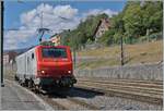 Die akiem PRIMA E 37 519 erreicht als Lokfahrt den Bahnhof von Bellegarde. Die Lok wird wohl in Thonon bzw. Evian einen Mineralwasserzug abholen. Ein Blick auf die Fahrleitung zeigt, dass diese auf den Nebengleisen mit nur einem Fahrdraht und ohne Tragseil sehr einfach konstruiert ist. 

26. August 2024 