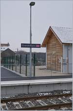 Grandvillars, ein Bahnhof auf der wieder eröffneten Strecke Delle - Belfort.
Die wieder eröffnete Strecke Delle - Belfort bedienet die Zwischen Halte Jonchery, Grandvillars, Morvillars (unter Vorbehalt), Meroux TGV und Danjoutin.
Der Bahnhof von Delle wurde dem Verkehr entsprechend ausgebaut, in Meroux TGV dienen die beiden Gleise vorwiegend dem Umsteigeverkehr und der hier gezeigte Bahnhof von Grandvillars wurde zur Kreuzungsstelle ausgebaut, die andern Station haben keine Fahrdienstliche Funktion.

11. Jan. 2019
