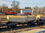   Vierachsiger-Drehgestell Kesselwagen mit Neigung, speziell für Kreide in flüssiger Form, der Gattung Zacns, 33 84 7840 144-5 NL-ATRR der Wagonvermietungsfirma ATIR-RAIL (Paris) am