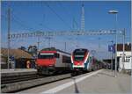 Der SBB LEX RAQBE 522 224 wartet in Coppet auf die Abfahrt in Richtung Gen�ve, w�hrend auf dem Nachbargleis ein IR 15 vorbei f�hrt.