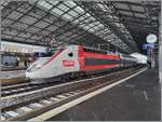 Der TGV Lyria Rame 4729 wartet in Lausanne auf die Abfahrt nach Paris Gare de Lyon. 

21. Nov. 2024