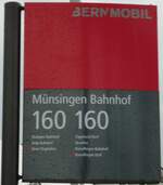 (142'447) - BERNMOBIL-Haltestellenschild - M�nsingen, Bahnhof - am 10.
