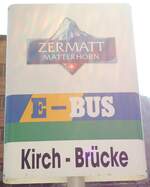 (133'377) - E-BUS-Haltestellenschild - Zermatt, Kirch-Br�cke - am 22.