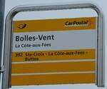 (245'679) - PostAuto-Haltestellenschild - La Cte-aux-Fes, Bolles-Vent - am 2.