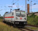 Bombardier/858954/147-552-mit-ic-2231magdeburg-bergenbei-der 147 552 mit IC 2231(Magdeburg-Bergen)bei der Ausfahrt im Rostocker Hbf.17.08.2024