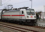 Bombardier/873096/147-563-1-mit-ic-2239warnemuende-leipzigam-mittag 147 563-1 mit IC 2239(Warnemünde-Leipzig)am Mittag des 24.01.2025 in Warnemünde.