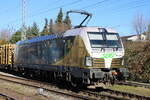SETG 193 218 mit Holzzug von Rostock-Bramow nach Stendal-Niedergörne bei der Ausfahrt in Rostock-Bramow.26.02.2022