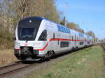 4110 111 als IC 277(Warnemünde-Dresden)bei der Durchfahrt in Rostock-Bramow.16.04.2022