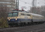 dampfloks-dieselloks-e-loks-triebwagen/638996/1142-704-mit-cbbdpe-348-von 1142 704 mit CBB/DPE 348 von Nürnberg nach Gelsenkirchen am 24.11.2018 in Düsseldorf Volksgarten.