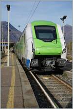 In Domodossola ist der Trenord Caravaggio ETR 522 144 (UIC 94 83 4522 844-9 I_TN) abgestellt, er wird später als  Regionale  nach Milano fahren.