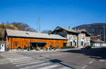 Der Bahnhof Bahnhof Sterzing-Pfitsch (Stazione di Vipiteno-Val di Vizze) an der Brennerbahn am 27.03.2022 von der Straßenseite.