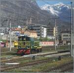 Bei der Einfahrt in Domodossola, durchs Fenster fotografiert: die FS Treniatalia Rangierlok D 245 220x.
