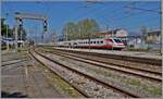 Nun habe ich noch ein weiters FS Trenitalia ETR 463 Bild gefunden: Der FS Trenitalia ETR 463.021 is auf dem Weg nach Rom und erreicht den Bahnhof von Viareggio, wo der Zug eine kurzen Halt einlegt.

21. April 2015