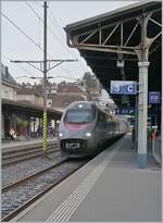 Der FS Trenitalia ETR 610 003 erreicht als EC 143 den Bahnhof von Montreux. Der Zug ist auf er Fahrt von Genève nach Domodossola. 

13. Nov. 2025