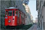Durch H�userschluchten geht die Fahrt der Triebwagen N� 2 der Ferrovia Principe-Granarolo Zahnradbahn in Richtung  Granarolo.

2. M�rz 2026