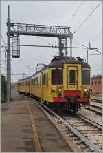 Ein ex SNCB AM56 verlsst als  Locale  nach Sassuolo Modena.