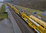 Von der Brcke ber dem Bahnhof von Clervaux habe ich den Gleisumbauzug fotografiert.