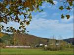Im beschaulichen Drauffelt wird der IR 3739 Troisvierges - Luxembourg fast zur Nebensache angesichts der herbstlich gef�rbten Landschaft des Clerve Tales.