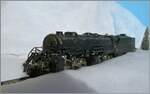 Die selbst in H0 mächtige Mallet Dampflok 2-8-8-2 - Y6b 2197 der Norfolk & Western kämpft sich durch den Schnee. Die Konstruktion der Mallet Vorbildloks Loks basiert Angaben, welche die U.S.R.A. (United States Raitroad Administration) während des Ersten Weltkriegs eingeführt hat. Die die Loks der Klasse Y6b wurde ab 1936 ausgeliefert. Grundsätzlich wurde die Klasse Y6b so konstruiert, dass sie schwere Güterzug mit 30 mp/h ziehen konnte, doch unter guten Bedingungen konnten auch bis zu 50 mp/h erreicht werden. 

Das Modell dieser Gelenklokomotive Typ Mallet „Y 6 b“ der  Norfolk & Western  dürfte gut 50 bis 60 Jahre alt sein und ist eine von der Grüsse her sehr beeindruckende Modellumsetzung. Nicht ganz logisch scheint mir, weshalb der Motor bei soviel Platz in das Führerhaus gequetscht wurde, um dann durch lange kardanischen Wellen die weit entfernten  Drehgestelle  anzutreiben. Der Tender ist vorbildgerecht mit zwei dreiachsigen  Buckeye -Drehgestellen ausgestattet, die auch zur Stromabnahme herangezogen werden. 

Das Modell dürfte gut zwanzig bis dreissig Jahre lang nicht mehr gefahren sein, nachdem ich das Modell zerlegt und bewegliche Teile entfettet und neu eingeölt habe, fährt es seit gestern wieder, auch wenn mir für den Auslauf des mächtigen Modell sowohl die Wagen als auch die Strecke fehlt. 

12. Jan. 2025